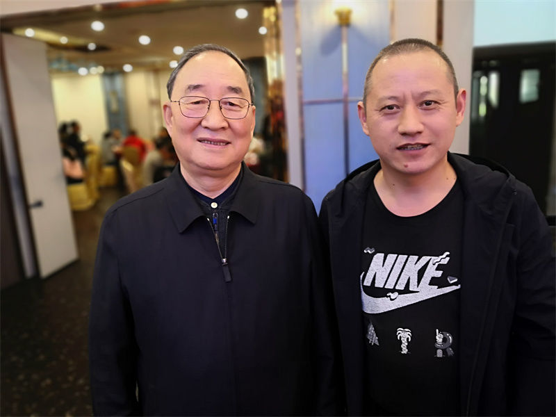 书协主 席雷振民合影